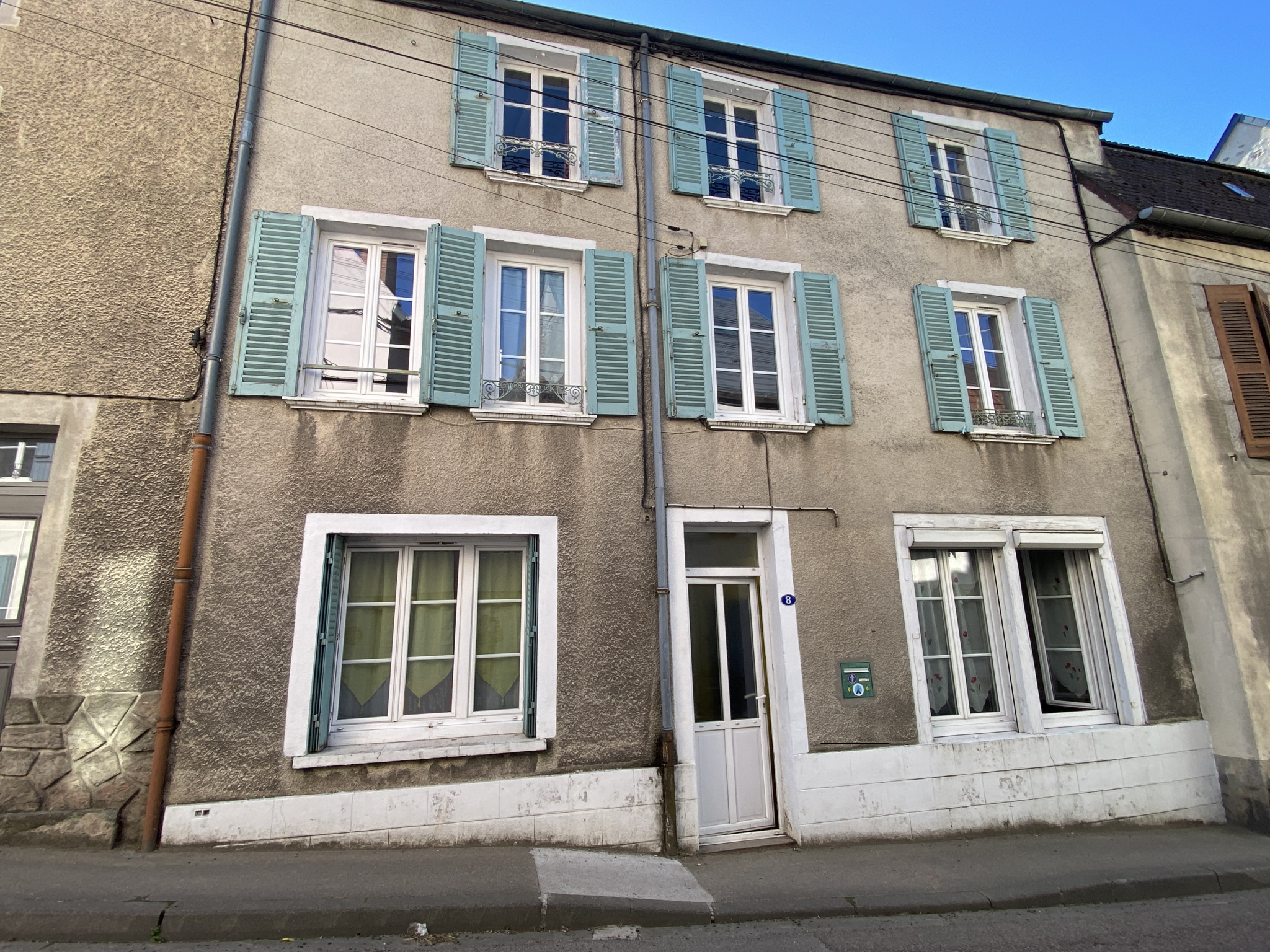 MAISON EN CENTRE VILLE A LORMES