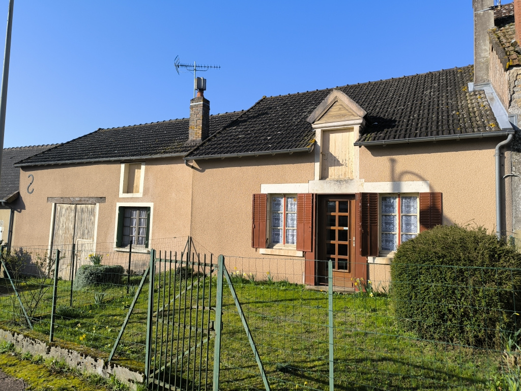 MAISON DE VILLAGE AVEC DÉPENDANCE ET PETIT JARDIN