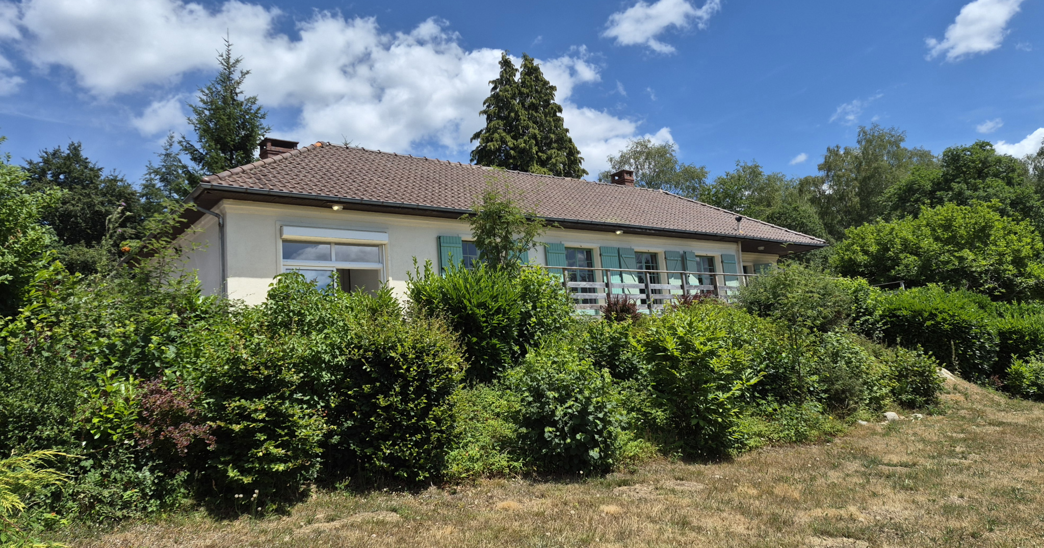 SUPERBE VILLA AVEC VUE IMPRENABLE SUR LAC