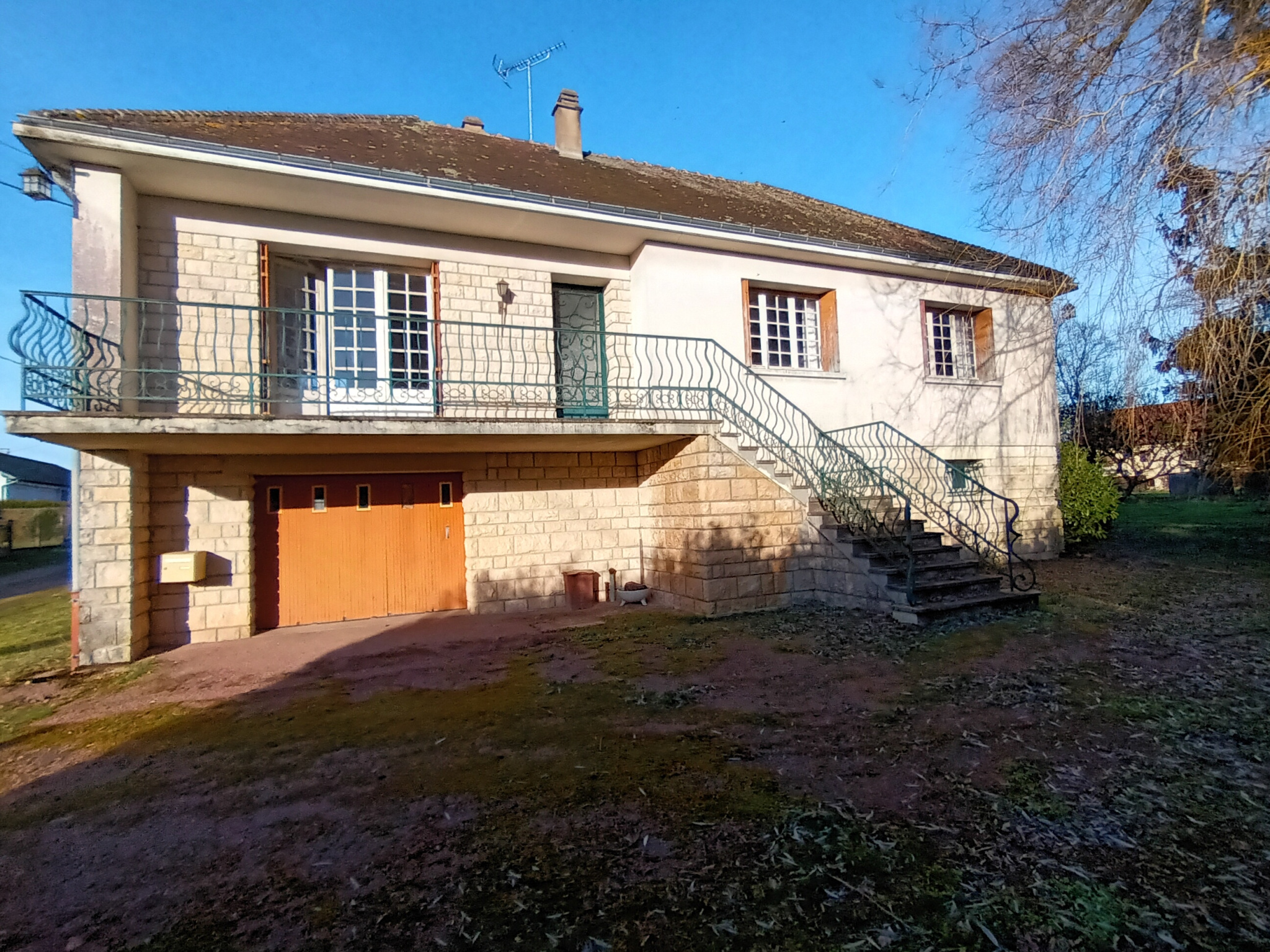 CORBIGNY Pavillon de 4 chambres avec dépendances