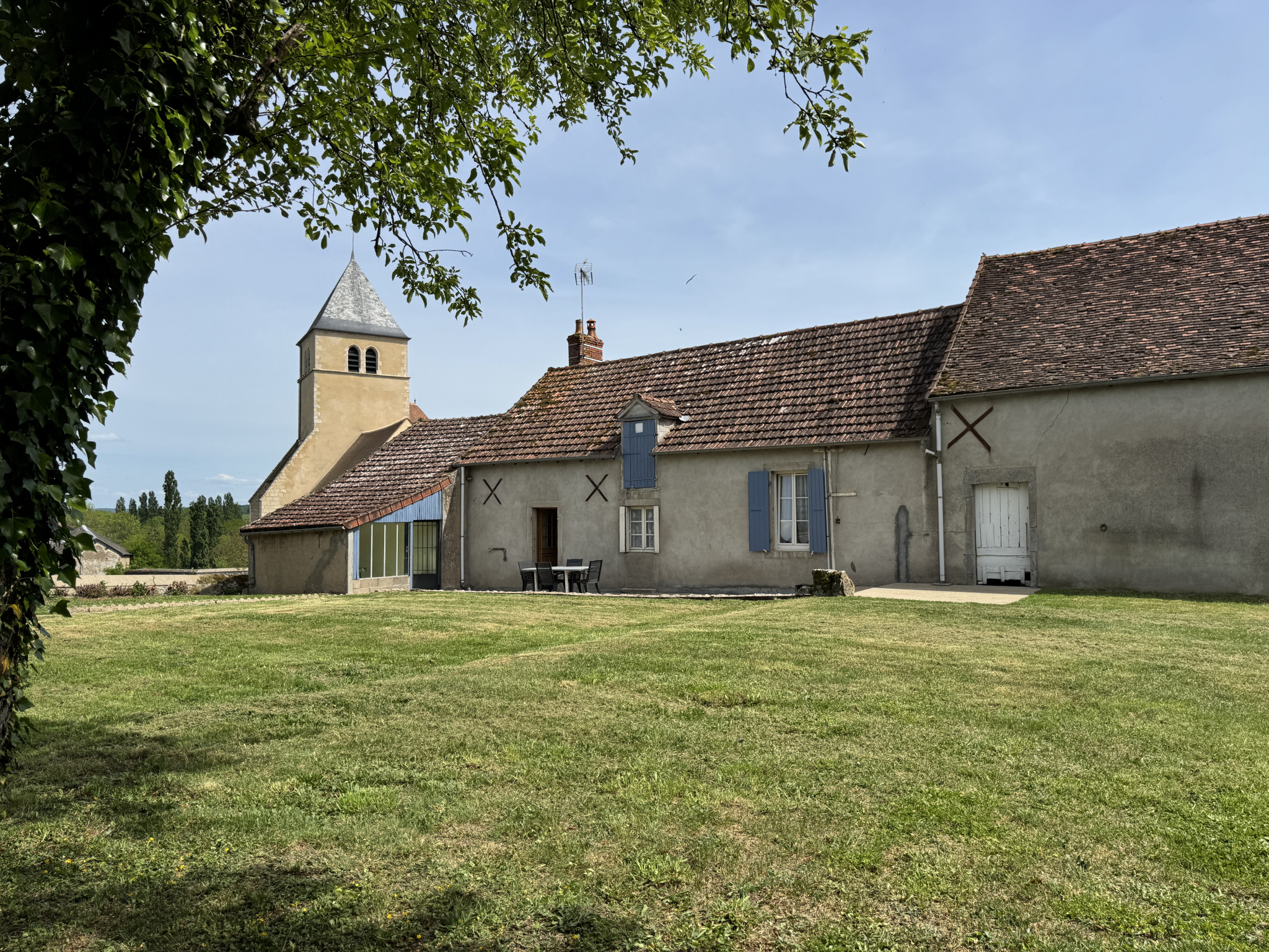REGION DES ETANGS MAISON DE VILLAGE PROCHE CANAL