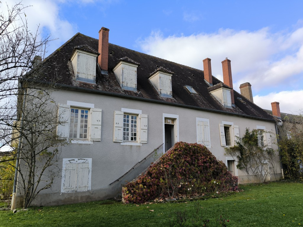 PROPRIÉTÉ SUR 5517 M2 AU COEUR DU BAZOIS
