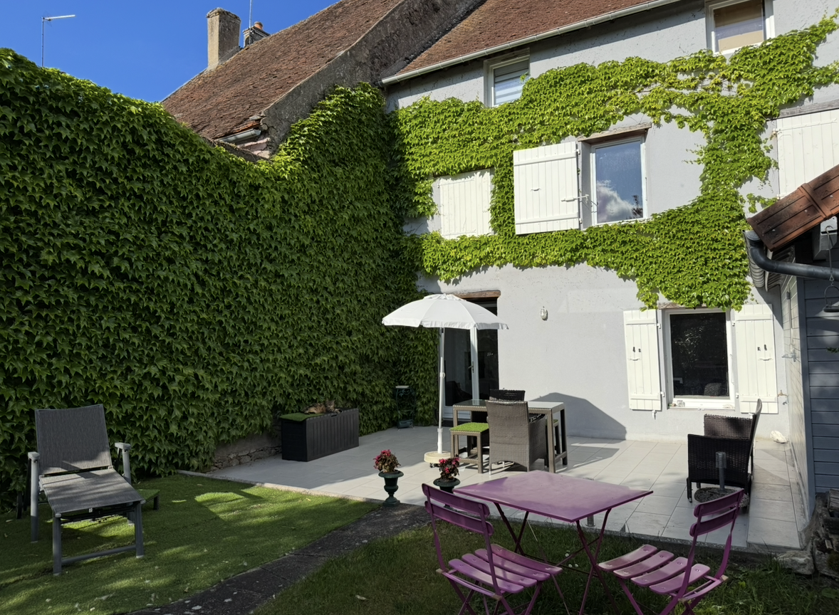 MAISON TRES CONFORTABLE EN CENTRE-VILLE