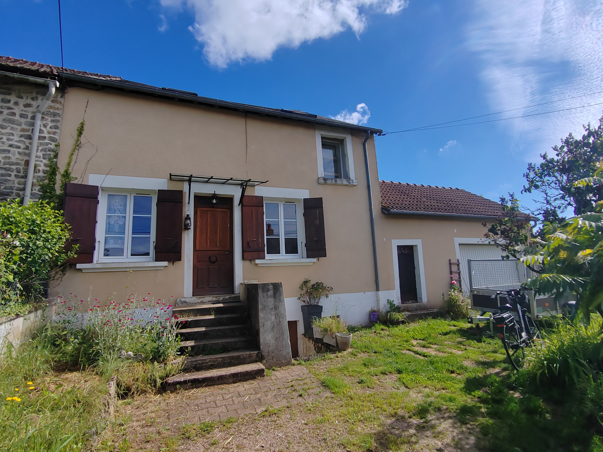 CHARMANTE MAISON DE CAMPAGNE AVEC CHAMBRE DE PLAIN-PIED